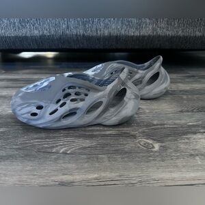 Adidas Yeezy Foam RNR Runner MX Granite 2024 Size 5 Men’s / Youth (GS) - No Box